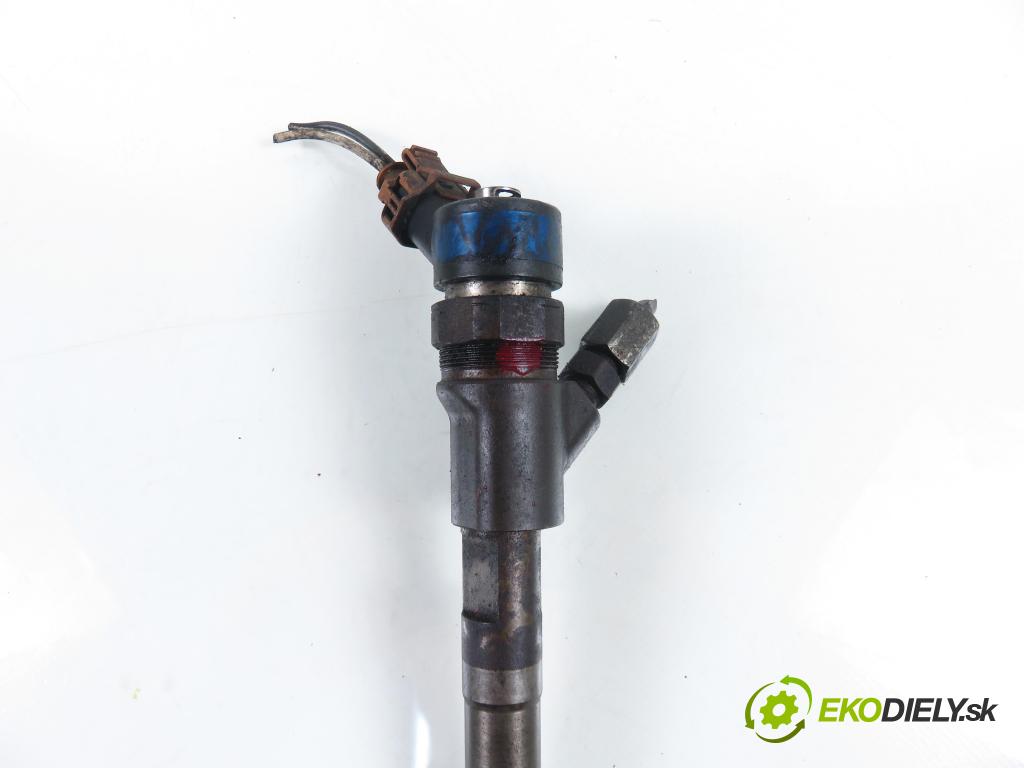 TOYOTA YARIS (_P1_) HB 2003 55,00 1.4 D-4D (NLP10_) - 1ND-TV 1364,00 vstrekovač 0445110085 ; 2367033010 (Vstrekovač paliva)