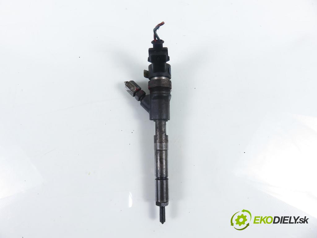 TOYOTA YARIS (_P1_) HB 2003 55,00 1.4 D-4D (NLP10_) - 1ND-TV 1364,00 vstrekovač 0445110085 ; 2367033010 (Vstrekovač paliva)