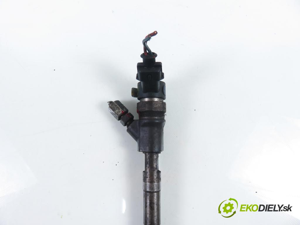 TOYOTA YARIS (_P1_) HB 2003 55,00 1.4 D-4D (NLP10_) - 1ND-TV 1364,00 vstrekovač 0445110085 ; 2367033010 (Vstrekovač paliva)