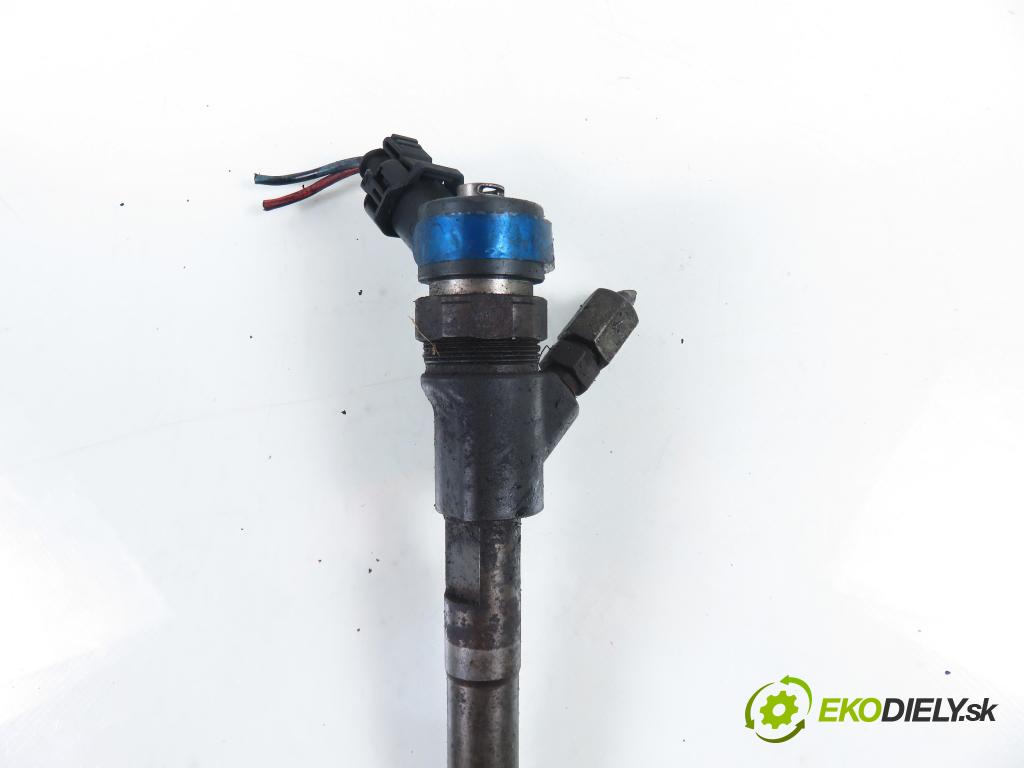 TOYOTA YARIS (_P1_) HB 2003 55,00 1.4 D-4D (NLP10_) - 1ND-TV 1364,00 vstrekovač 0445110085 ; 2367033010 (Vstrekovač paliva)