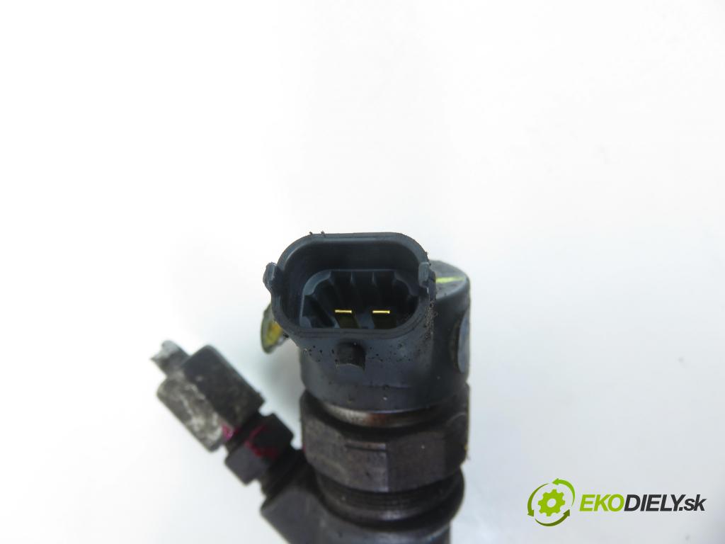 TOYOTA YARIS (_P1_) HB 2003 55,00 1.4 D-4D (NLP10_) - 1ND-TV 1364,00 vstrekovač 0445110085 ; 2367033010 (Vstrekovač paliva)