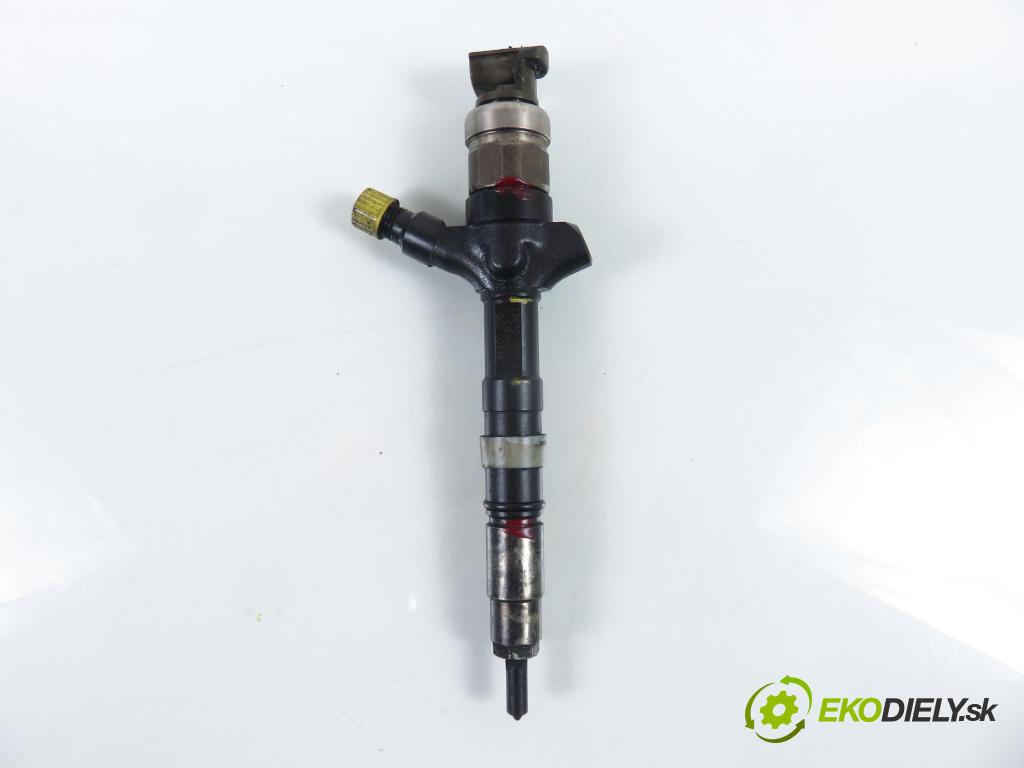 TOYOTA COROLLA (_E12_) HB 2004 66,00 2.0 D-4D 1995,00 vstrekovač 236700G010 (Vstrekovač paliva)