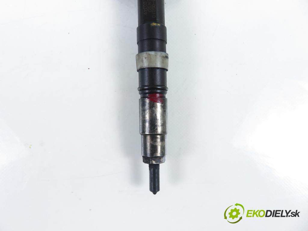 TOYOTA COROLLA (_E12_) HB 2004 66,00 2.0 D-4D 1995,00 vstrekovač 236700G010 (Vstrekovač paliva)