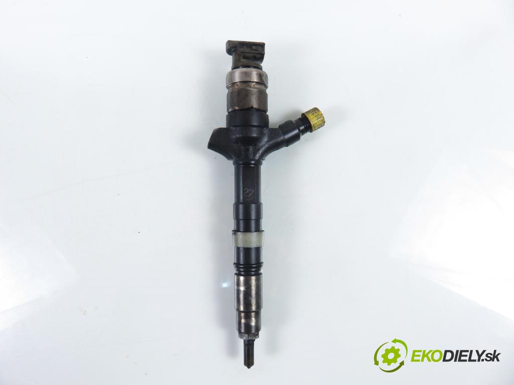 TOYOTA COROLLA (_E12_) HB 2004 66,00 2.0 D-4D 1995,00 vstrekovač 236700G010 (Vstrekovač paliva)