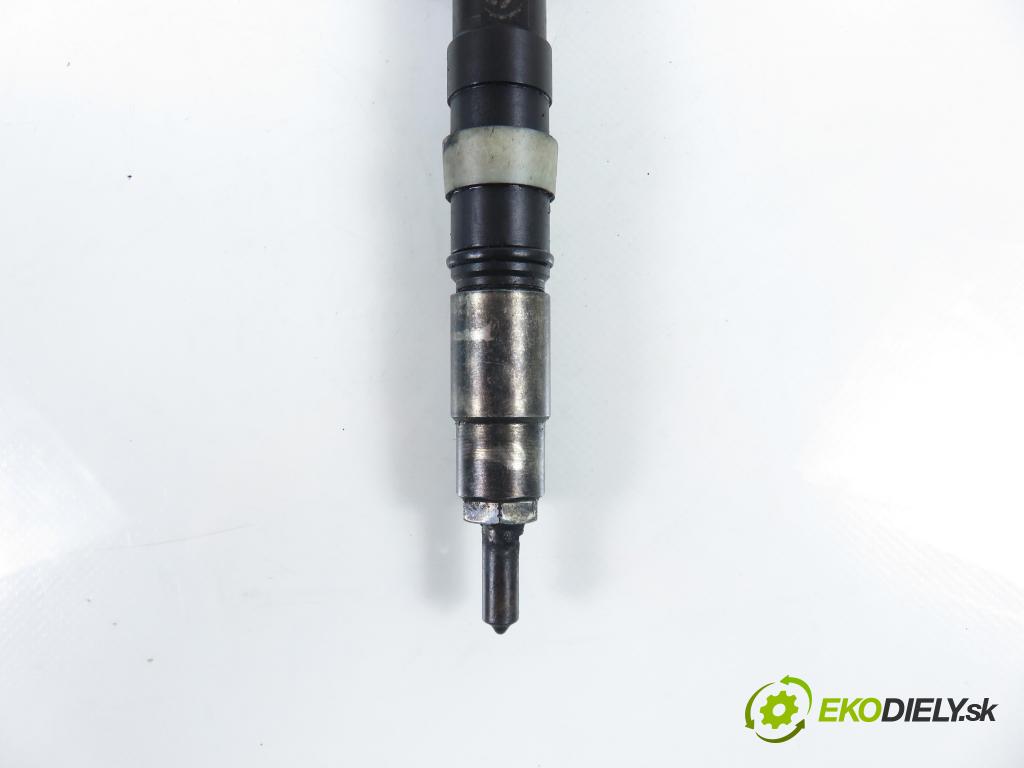 TOYOTA COROLLA (_E12_) HB 2004 66,00 2.0 D-4D 1995,00 vstrekovač 236700G010 (Vstrekovač paliva)