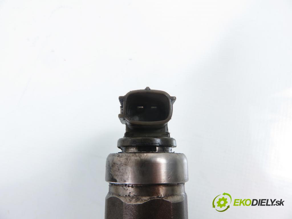 TOYOTA COROLLA (_E12_) HB 2004 66,00 2.0 D-4D 1995,00 vstrekovač 236700G010 (Vstrekovač paliva)