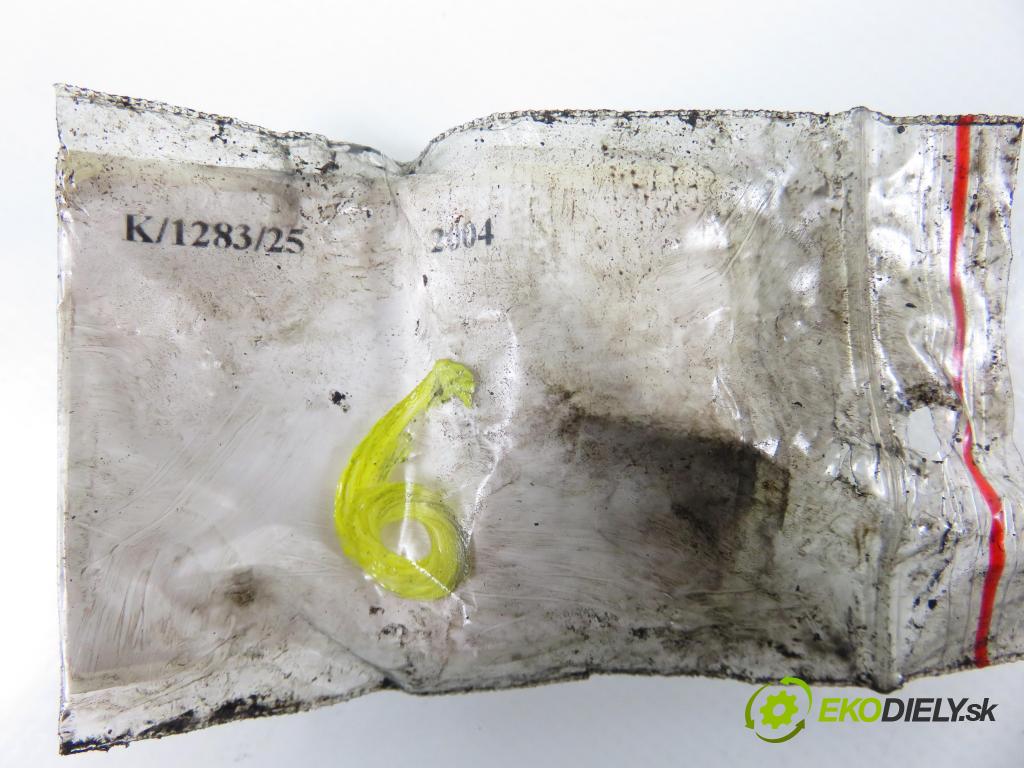 TOYOTA COROLLA (_E12_) HB 2004 66,00 2.0 D-4D 1995,00 vstrekovač 236700G010 (Vstrekovač paliva)