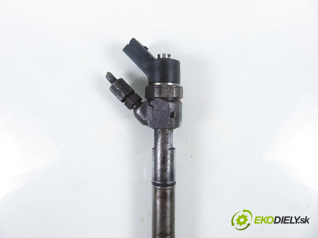 MERCEDES-BENZ VANEO (414) MINIVAN 2003 67,00 1.7 CDI (414.700) - OM 668.914 1689,00 vstrekovač 0445110090 ; 6680700887 (Vstrekovač paliva)