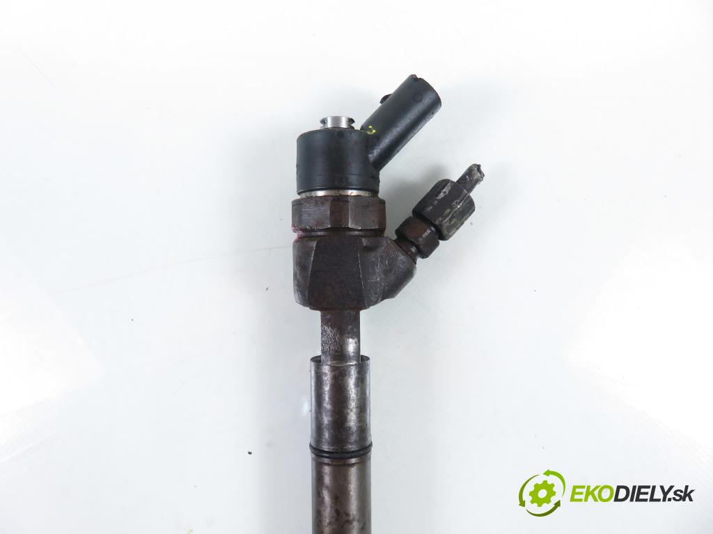 MERCEDES-BENZ VANEO (414) MINIVAN 2003 67,00 1.7 CDI (414.700) - OM 668.914 1689,00 vstrekovač 0445110090 ; 6680700887 (Vstrekovač paliva)