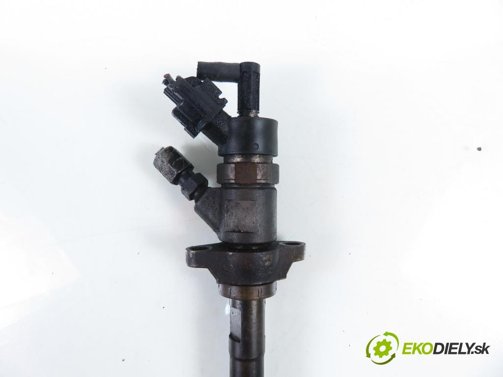 CITROEN BERLINGO FIRST Skrzynia (M_) FURGON 2007 55,00 1.6 HDI 75 (MB9HW) - 9HW (DV6BTED4) 1560,00 vstrekovač 0445110239 (Vstrekovač paliva)