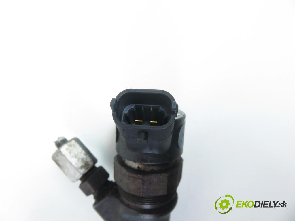 TOYOTA YARIS (_P1_) HB 2003 55,00 1.4 D-4D (NLP10_) - 1ND-TV 1364,00 vstrekovač 0445110085 ; 2367033010 (Vstrekovač paliva)