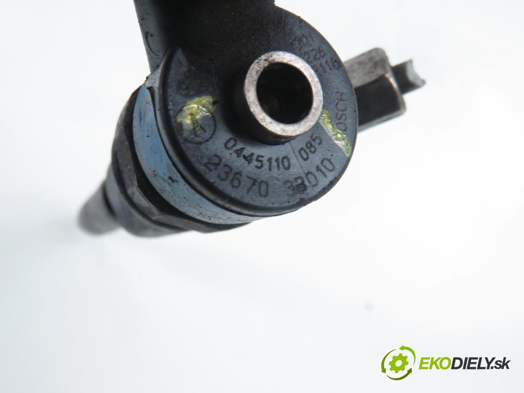 TOYOTA YARIS (_P1_) HB 2003 55,00 1.4 D-4D (NLP10_) - 1ND-TV 1364,00 vstrekovač 0445110085 ; 2367033010 (Vstrekovač paliva)