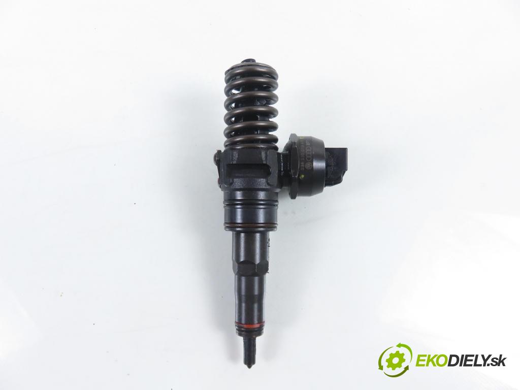 AUDI A4 (8E2, B6) SEDAN 2001 96,00 1.9 TDI PD 130 - AWX 1896,00 Vstrekovač 038130073AR ; 0414720214 (Vstrekovač paliva)