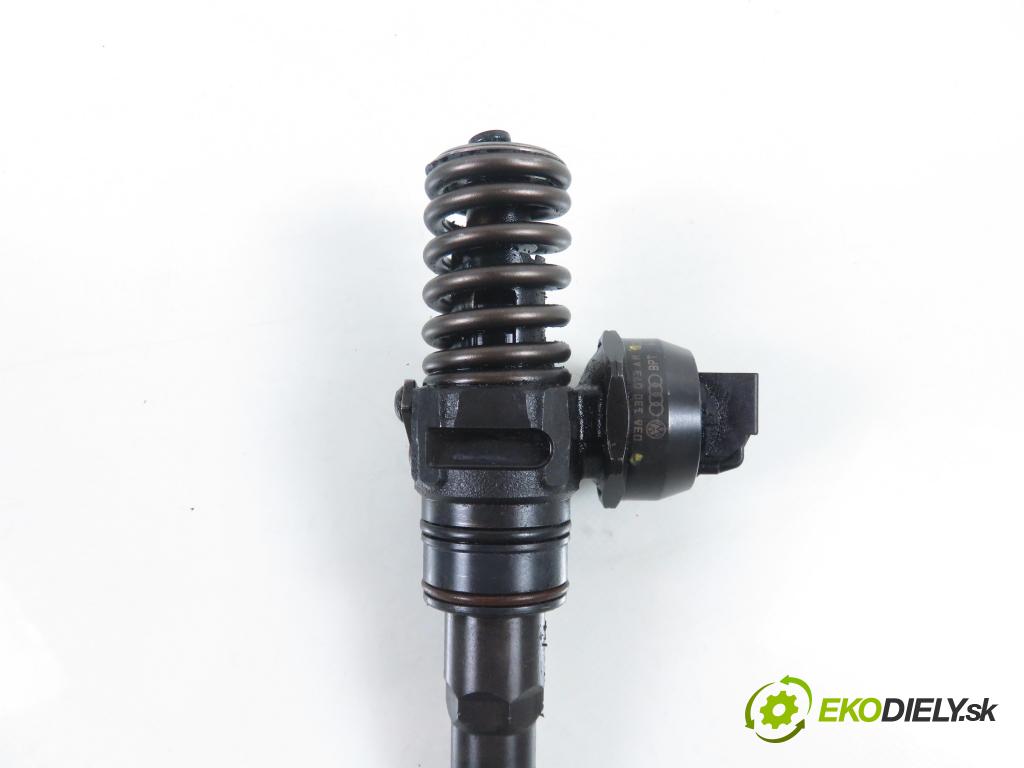 AUDI A4 (8E2, B6) SEDAN 2001 96,00 1.9 TDI PD 130 - AWX 1896,00 Vstrekovač 038130073AR ; 0414720214 (Vstrekovač paliva)