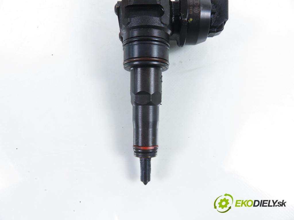 AUDI A4 (8E2, B6) SEDAN 2001 96,00 1.9 TDI PD 130 - AWX 1896,00 Vstrekovač 038130073AR ; 0414720214 (Vstrekovač paliva)