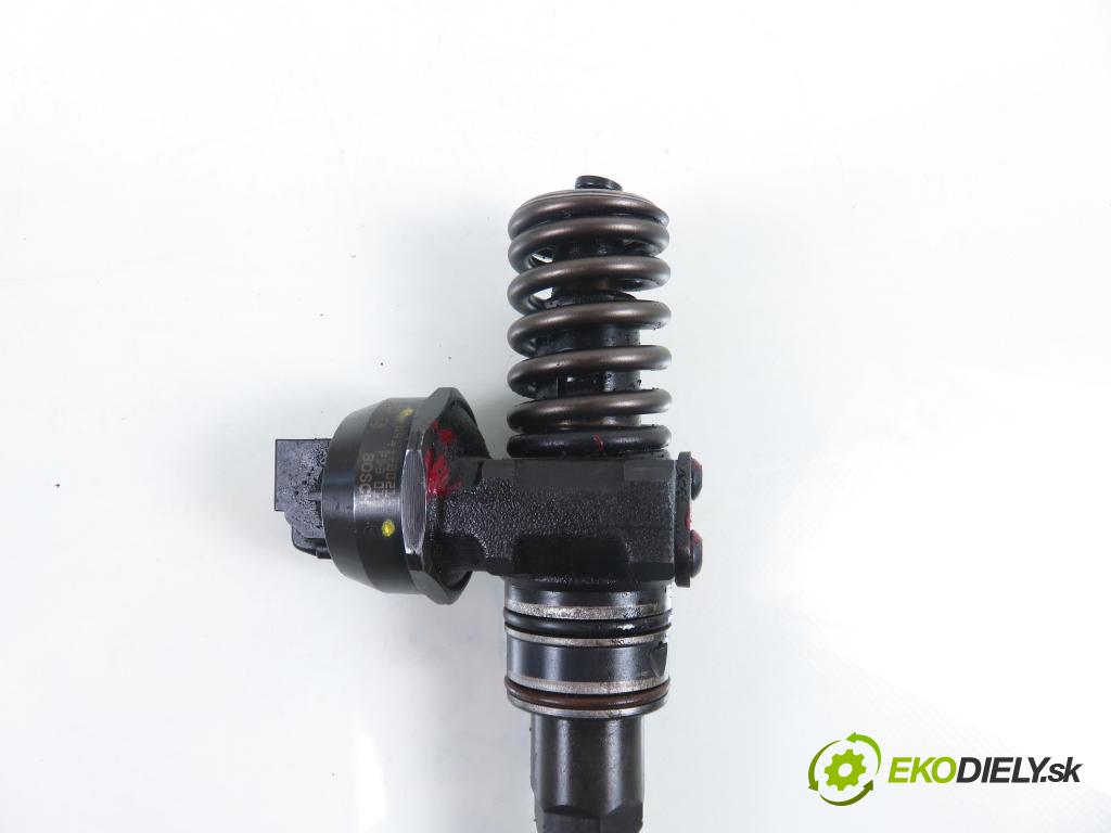 AUDI A4 (8E2, B6) SEDAN 2001 96,00 1.9 TDI PD 130 - AWX 1896,00 Vstrekovač 038130073AR ; 0414720214 (Vstrekovač paliva)