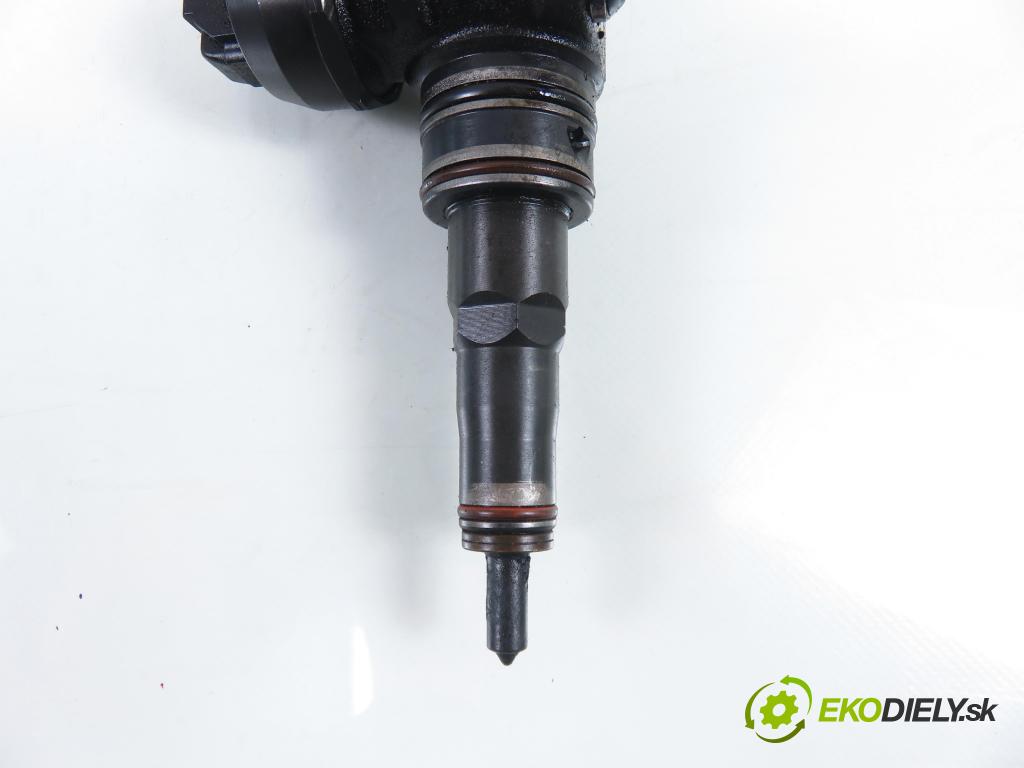 AUDI A4 (8E2, B6) SEDAN 2001 96,00 1.9 TDI PD 130 - AWX 1896,00 Vstrekovač 038130073AR ; 0414720214 (Vstrekovač paliva)