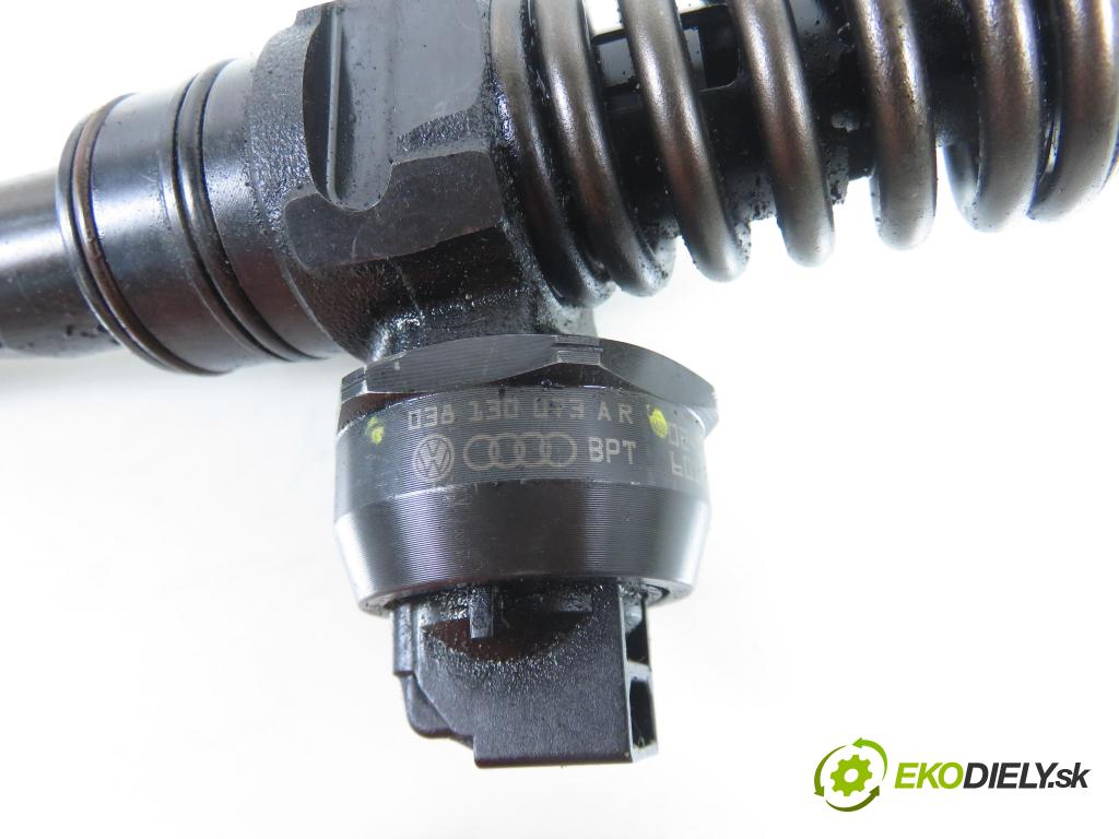 AUDI A4 (8E2, B6) SEDAN 2001 96,00 1.9 TDI PD 130 - AWX 1896,00 Vstrekovač 038130073AR ; 0414720214 (Vstrekovač paliva)