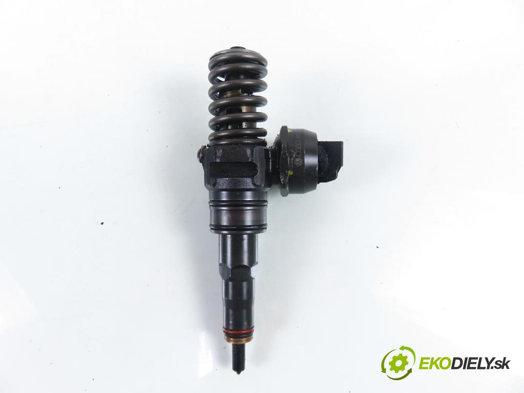 VW PASSAT B6 Variant (3C5) KOMBI 2006 77,00 1.9 TDI - BXE 1896,00 Vstrekovač 038130073AG (Vstrekovač paliva)