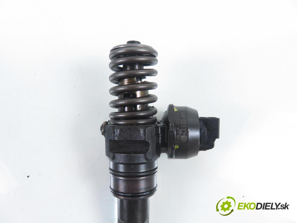 VW PASSAT B6 Variant (3C5) KOMBI 2006 77,00 1.9 TDI - BXE 1896,00 Vstrekovač 038130073AG (Vstrekovač paliva)