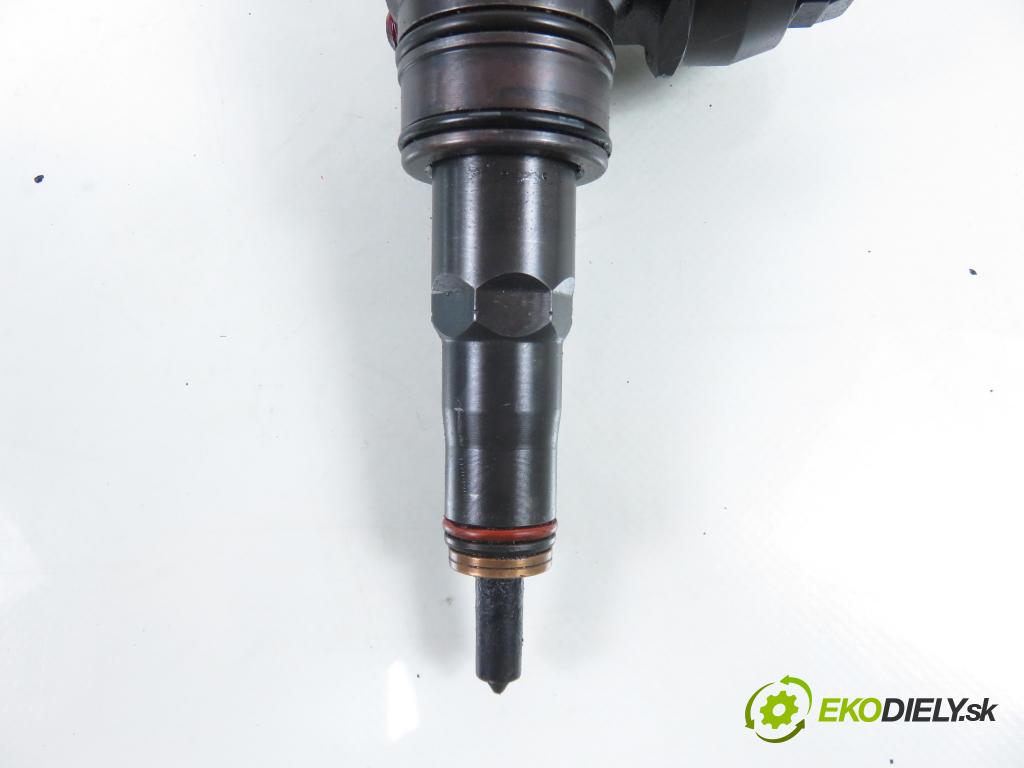 VW PASSAT B6 Variant (3C5) KOMBI 2006 77,00 1.9 TDI - BXE 1896,00 Vstrekovač 038130073AG (Vstrekovač paliva)