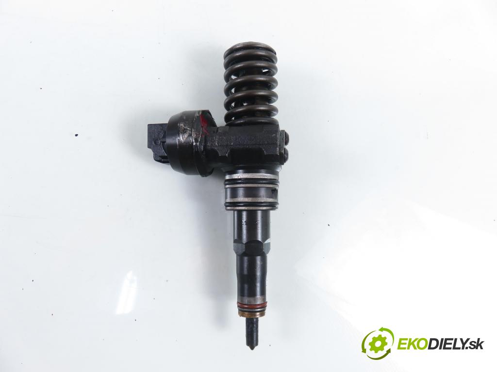 VW PASSAT B6 Variant (3C5) KOMBI 2006 77,00 1.9 TDI - BXE 1896,00 Vstrekovač 038130073AG (Vstrekovač paliva)