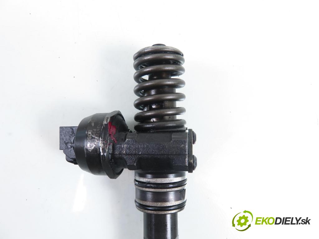 VW PASSAT B6 Variant (3C5) KOMBI 2006 77,00 1.9 TDI - BXE 1896,00 Vstrekovač 038130073AG (Vstrekovač paliva)