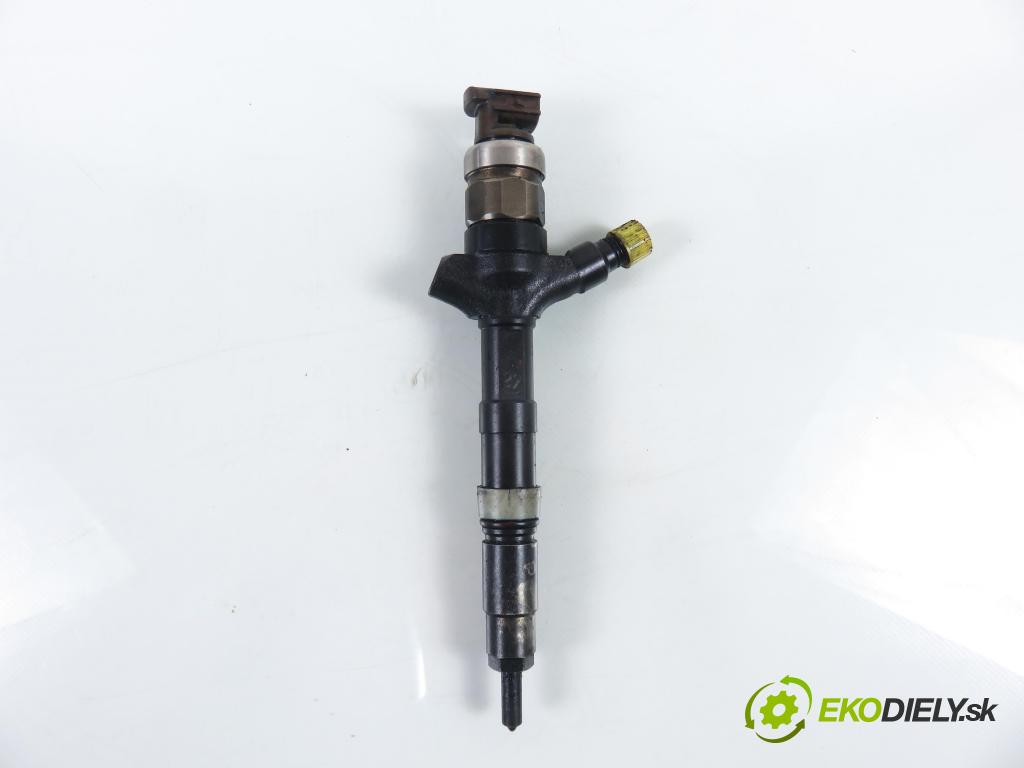 TOYOTA COROLLA (_E12_) HB 2004 66,00 2.0 D-4D 1995,00 vstrekovač 236700G010 (Vstrekovač paliva)