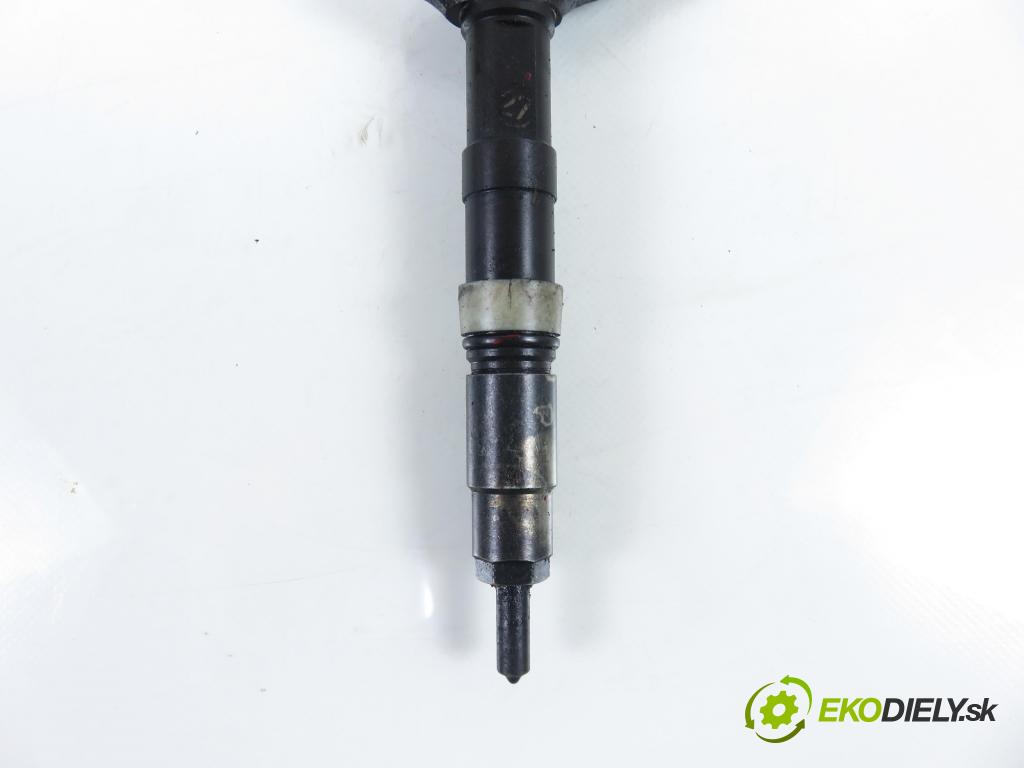 TOYOTA COROLLA (_E12_) HB 2004 66,00 2.0 D-4D 1995,00 vstrekovač 236700G010 (Vstrekovač paliva)