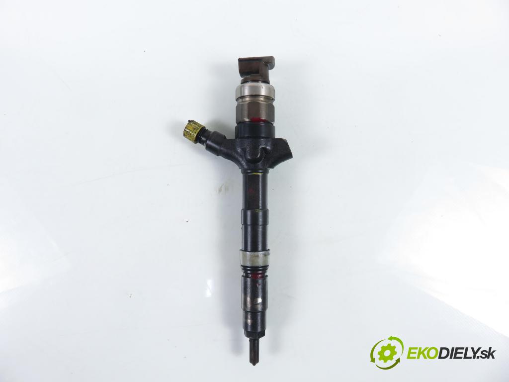 TOYOTA COROLLA (_E12_) HB 2004 66,00 2.0 D-4D 1995,00 vstrekovač 236700G010 (Vstrekovač paliva)