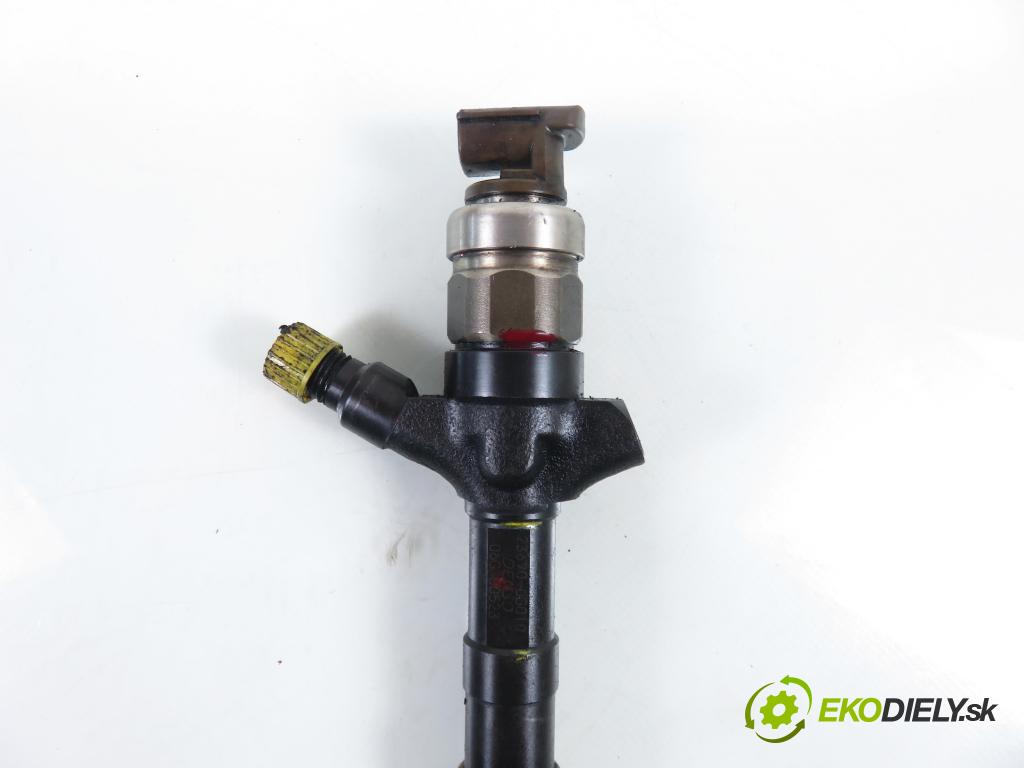 TOYOTA COROLLA (_E12_) HB 2004 66,00 2.0 D-4D 1995,00 vstrekovač 236700G010 (Vstrekovač paliva)