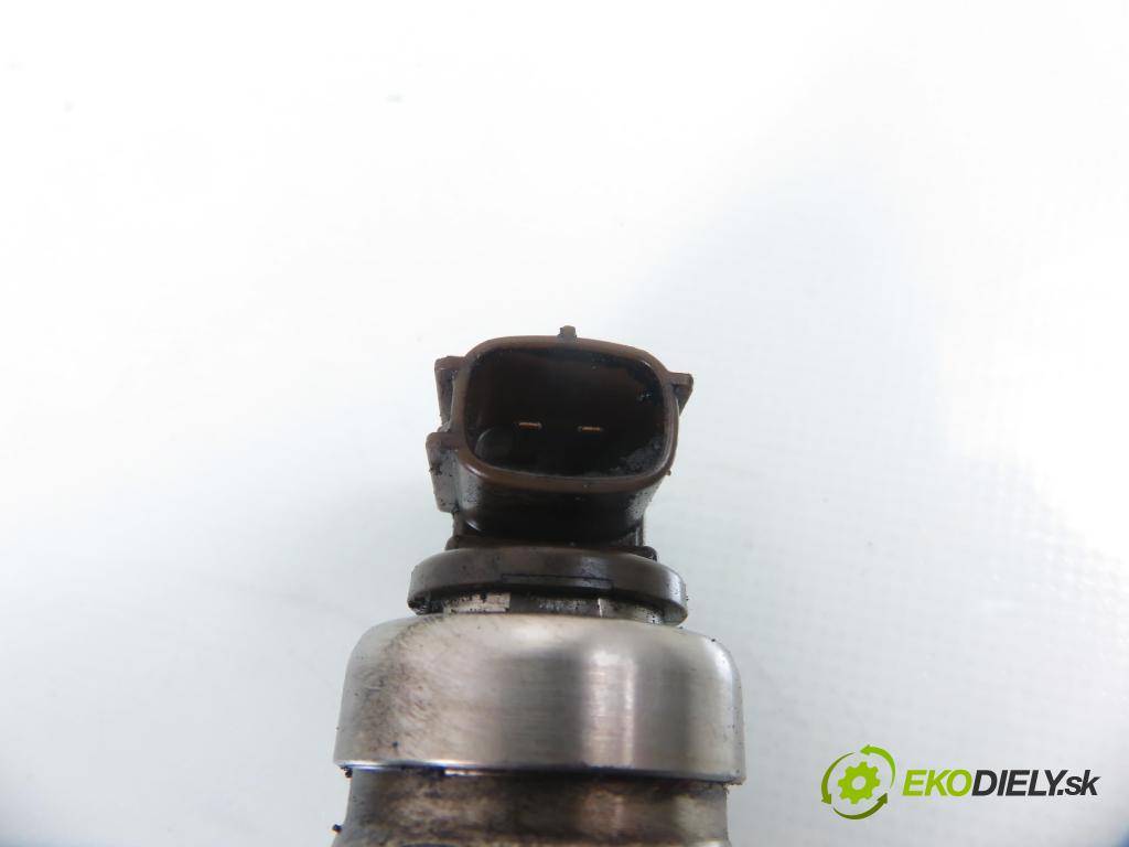 TOYOTA COROLLA (_E12_) HB 2004 66,00 2.0 D-4D 1995,00 vstrekovač 236700G010 (Vstrekovač paliva)