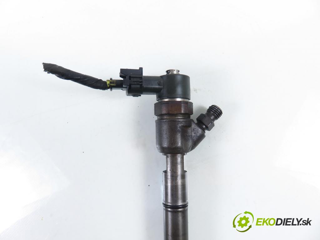 KIA PRO CEE'D (ED) HB 2008 85,00 1.6 CRDi 115 - D4FB 1582,00 vstrekovač 0445110256 ; 338002A400 (Vstrekovač paliva)