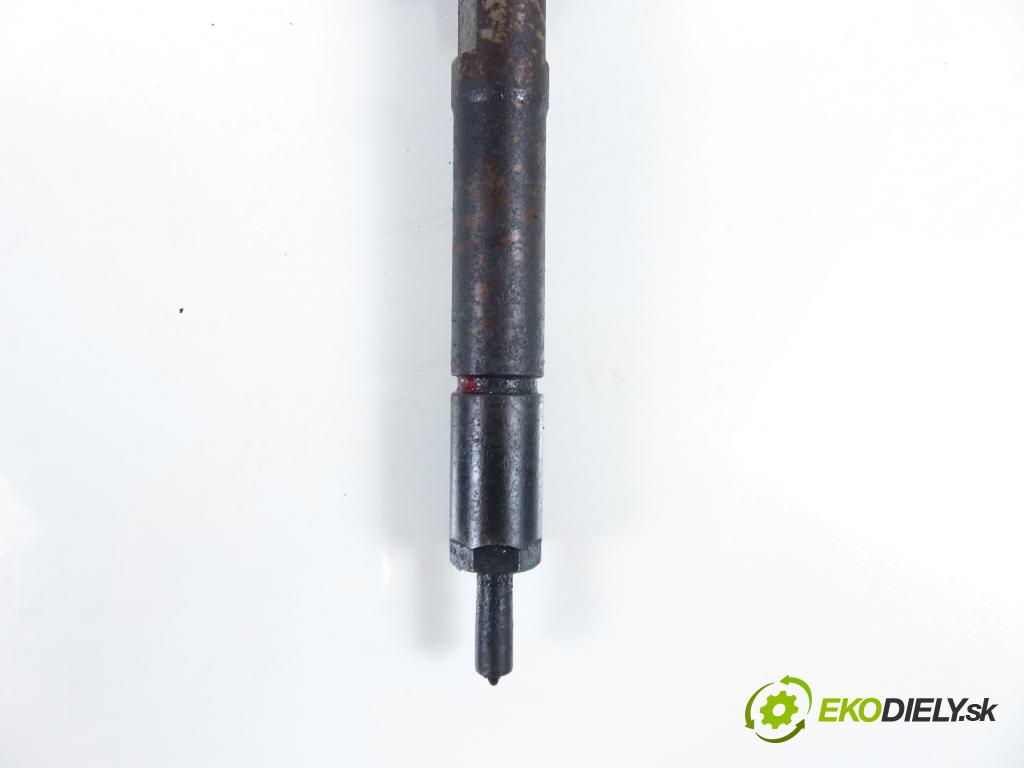 PEUGEOT 307 (3A/C) HB 2004 80,00 1.6 HDi 110 1560,00 vstrekovač 0445110188 (Vstrekovač paliva)