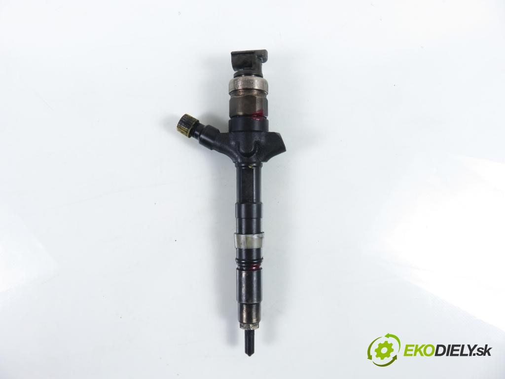 TOYOTA COROLLA (_E12_) HB 2004 66,00 2.0 D-4D 1995,00 vstrekovač 236700G010 (Vstrekovač paliva)