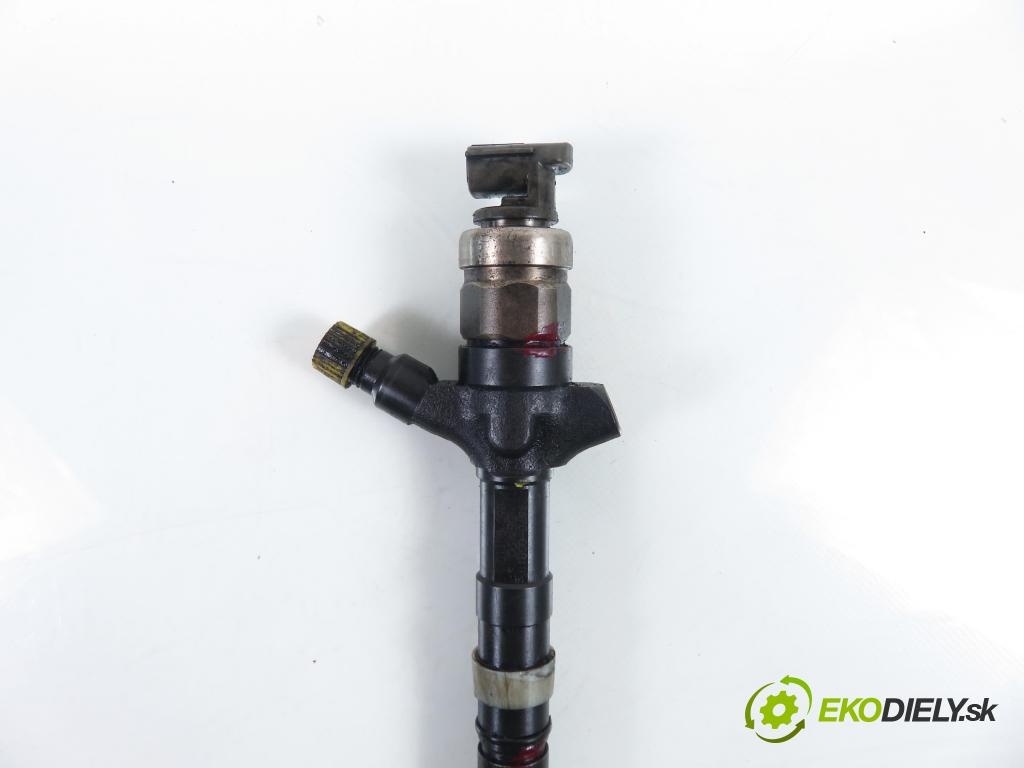 TOYOTA COROLLA (_E12_) HB 2004 66,00 2.0 D-4D 1995,00 vstrekovač 236700G010 (Vstrekovač paliva)