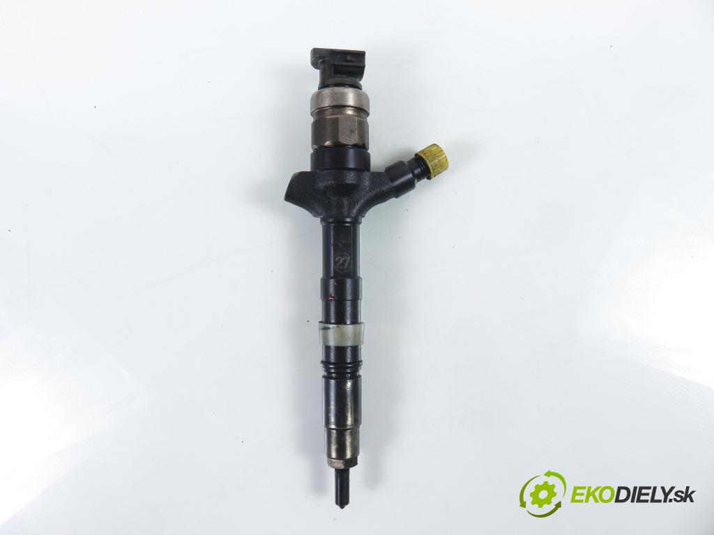 TOYOTA COROLLA (_E12_) HB 2004 66,00 2.0 D-4D 1995,00 vstrekovač 236700G010 (Vstrekovač paliva)