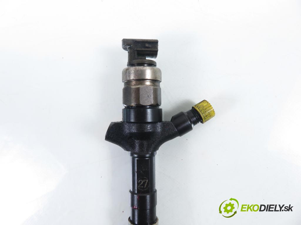 TOYOTA COROLLA (_E12_) HB 2004 66,00 2.0 D-4D 1995,00 vstrekovač 236700G010 (Vstrekovač paliva)