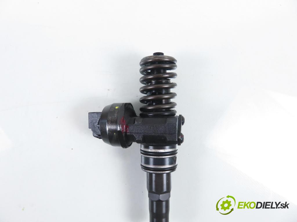 AUDI A4 (8E2, B6) SEDAN 2001 96,00 1.9 TDI PD 130 - AWX 1896,00 Vstrekovač 038130073AR ; 0414720214 (Vstrekovač paliva)