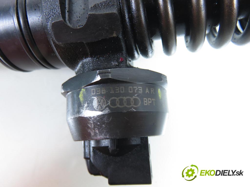 AUDI A4 (8E2, B6) SEDAN 2001 96,00 1.9 TDI PD 130 - AWX 1896,00 Vstrekovač 038130073AR ; 0414720214 (Vstrekovač paliva)