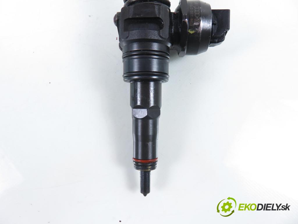 AUDI A4 (8E2, B6) SEDAN 2001 96,00 1.9 TDI PD 130 - AWX 1896,00 Vstrekovač 038130073AR ; 0414720214 (Vstrekovač paliva)