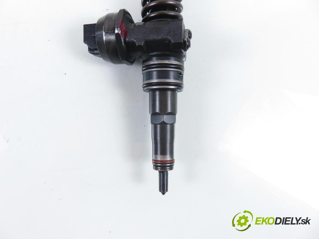 AUDI A4 (8E2, B6) SEDAN 2001 96,00 1.9 TDI PD 130 - AWX 1896,00 Vstrekovač 038130073AR ; 0414720214 (Vstrekovač paliva)