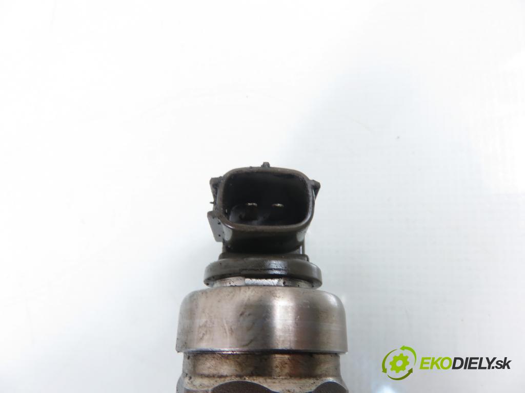 TOYOTA AVENSIS Kombi (_T25_) KOMBI 2004 85,00 2.0 D-4D 116 - 1CD-FTV 1995,00 vstrekovač 236700G010 (Vstrekovač paliva)