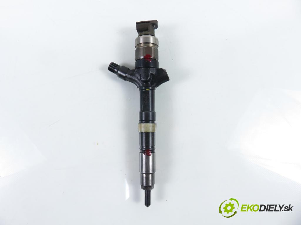 TOYOTA AVENSIS Kombi (_T25_) KOMBI 2004 85,00 2.0 D-4D 116 - 1CD-FTV 1995,00 vstrekovač 236700G010 (Vstrekovač paliva)