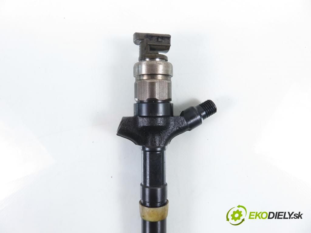 TOYOTA AVENSIS Kombi (_T25_) KOMBI 2004 85,00 2.0 D-4D 116 - 1CD-FTV 1995,00 vstrekovač 236700G010 (Vstrekovač paliva)