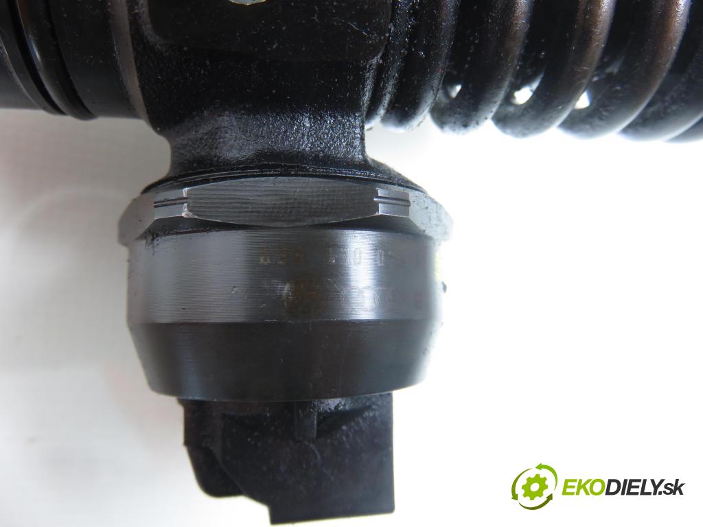 AUDI A4 (8E2, B6) SEDAN 2002 74,00 1.9 TDI PD 101 - AVB 1896,00 Vstrekovač 038130073AJ ; 0414720037 (Vstrekovač paliva)