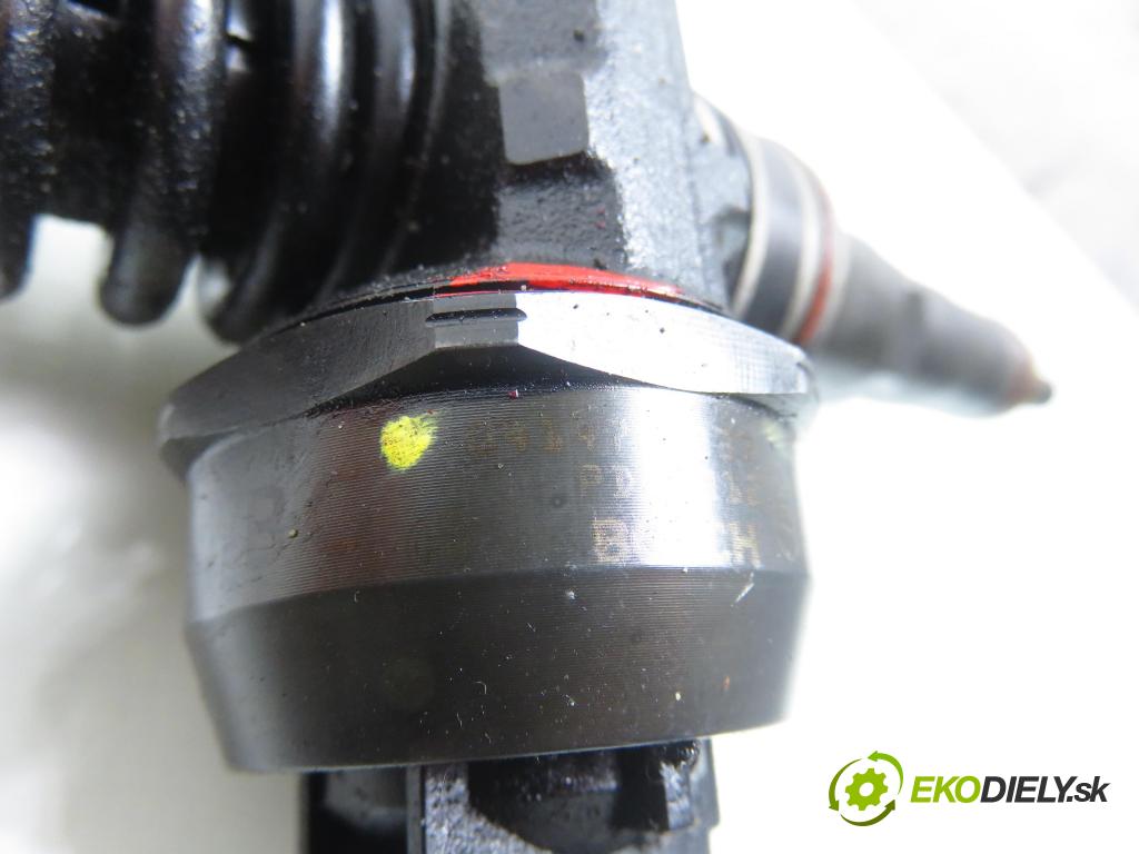 AUDI A4 (8E2, B6) SEDAN 2002 74,00 1.9 TDI PD 101 - AVB 1896,00 Vstrekovač 038130073AJ ; 0414720037 (Vstrekovač paliva)