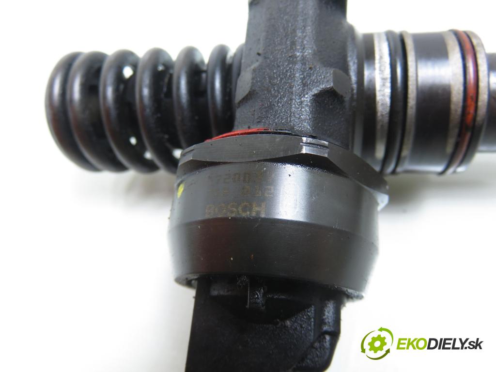 AUDI A4 (8E2, B6) SEDAN 2002 74,00 1.9 TDI PD 101 - AVB 1896,00 Vstrekovač 038130073AJ ; 0414720037 (Vstrekovač paliva)