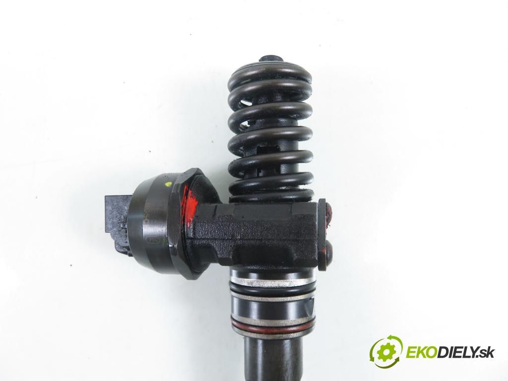 AUDI A4 (8E2, B6) SEDAN 2002 74,00 1.9 TDI PD 101 - AVB 1896,00 Vstrekovač 038130073AJ ; 0414720037 (Vstrekovač paliva)