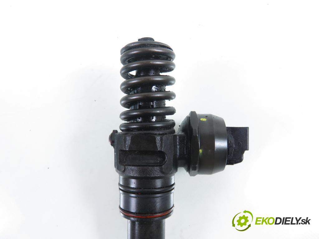 AUDI A4 (8E2, B6) SEDAN 2002 74,00 1.9 TDI PD 101 - AVB 1896,00 Vstrekovač 038130073AJ ; 0414720037 (Vstrekovač paliva)